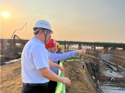 集團黨委書記、董事長涂建平赴洪騰高架 施工一線進行調(diào)研