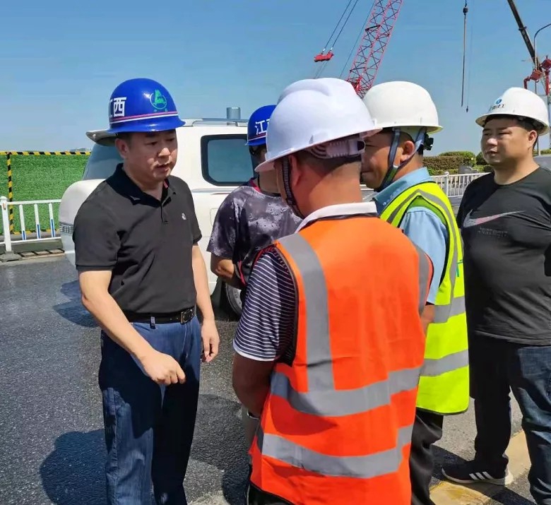 羅輝到沿江中北大道快速路改造工程、真君路隧道工程項目檢查工作