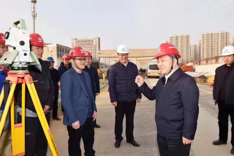 江西省委副書記、代省長葉建春看望慰問九洲高架東延項(xiàng)目一線職工